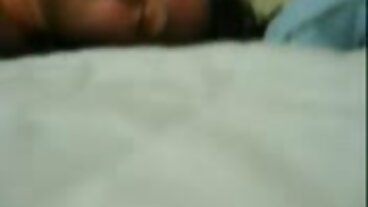 Tutor4k වෙතින් අං ආධුනික සමග ස්වභාවික ටිට්ස් smut