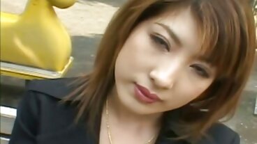 Brazzers වෙතින් නියම Skyla Novea සමග Handjob කාමුක දර්ශන