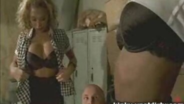 Family Strokes වෙතින් සරාගී යස්මින් ස්කොට් සමඟ Legs On Shoulders වීඩියෝව