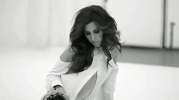 MYLF වෙතින් උද්යෝගිමත් ලිලියන් ස්ටෝන් සමඟ ආරක්ෂක පිපිරීම
