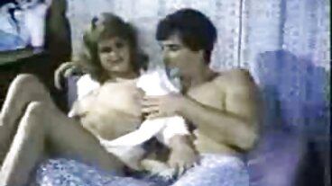 Bang Bus වෙතින් අං Julz Gotti සමග උරහිස් මත කකුල්