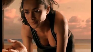 Bang වෙතින් පොළඹවන වෙරෝනික් සමග කෙටි හිසකෙස් ස්මට්!
