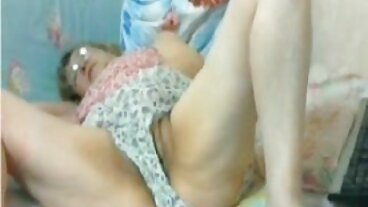 GirlGirl වෙතින් අලංකාර Brandi Love සහ Paige Owens සමඟ රැවුල කපන ලද චිත්රපටය